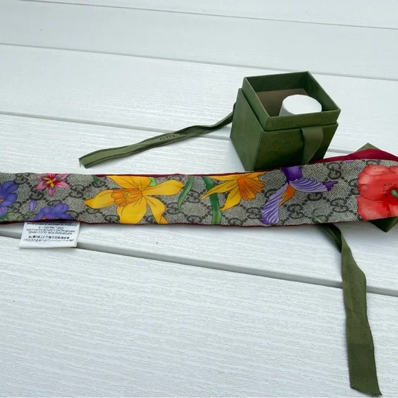 Gucci Flora printed silk twill ribbon - Picture 2 of 7